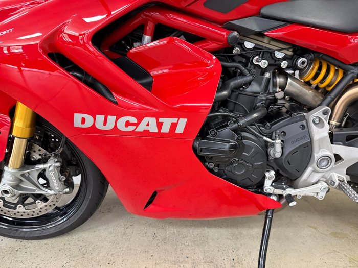 2021 DUCATI SUPERSPORT 950 S RED