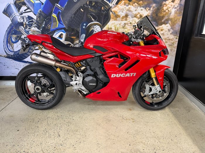 2021 DUCATI SUPERSPORT 950 S RED
