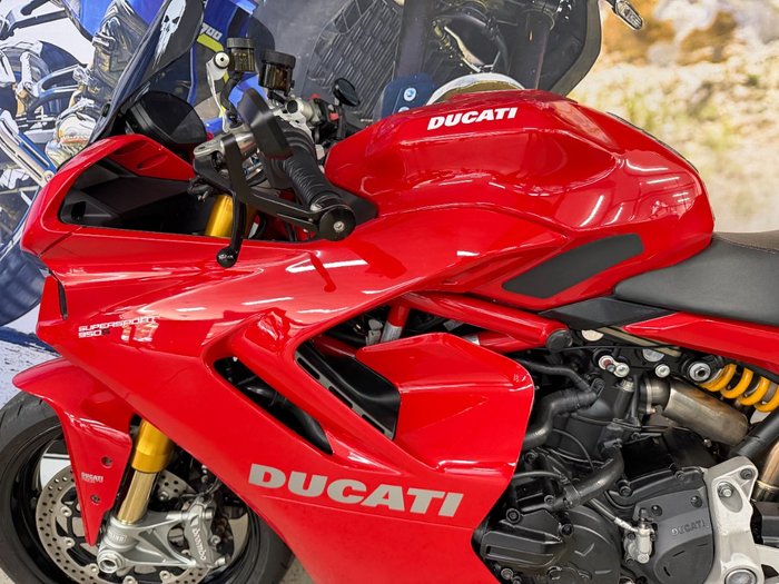 2021 DUCATI SUPERSPORT 950 S RED