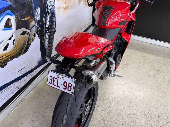 2021 DUCATI SUPERSPORT 950 S RED