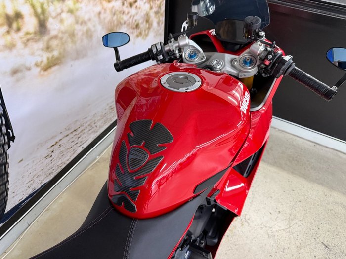 2021 DUCATI SUPERSPORT 950 S RED