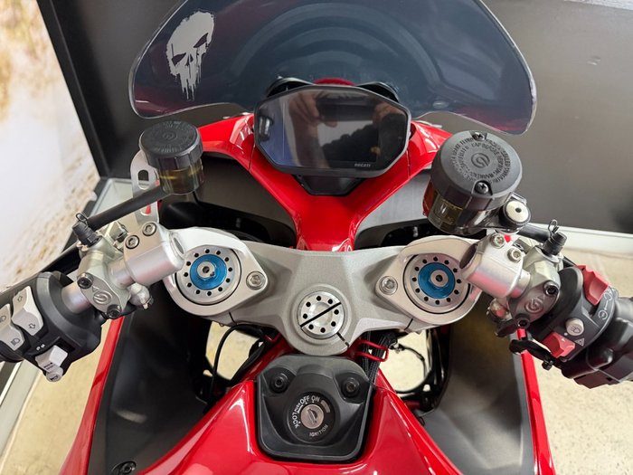 2021 DUCATI SUPERSPORT 950 S RED