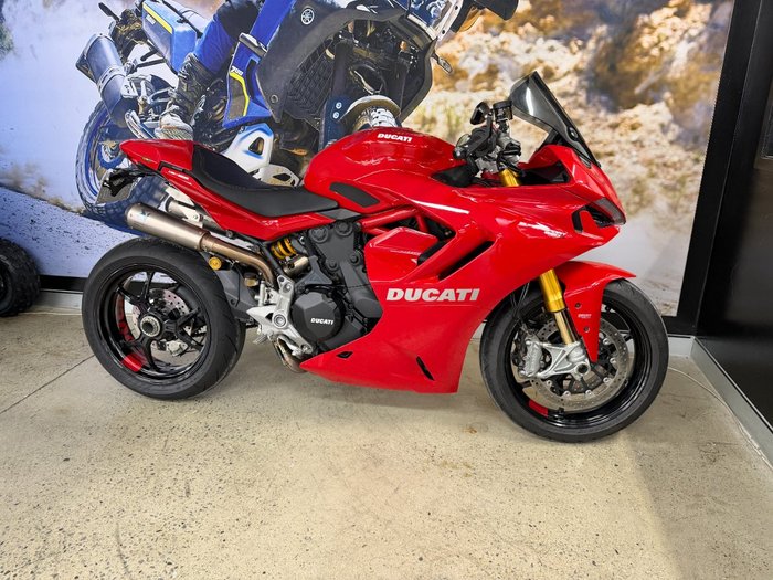2021 DUCATI SUPERSPORT 950 S RED
