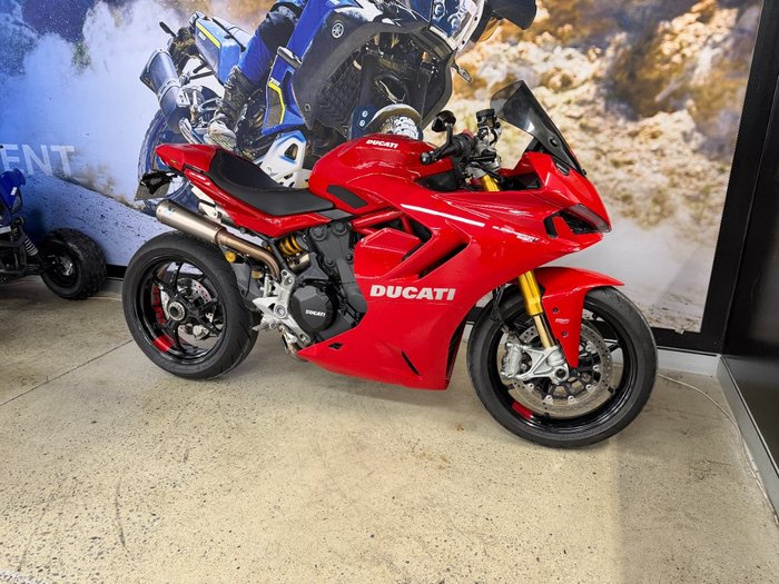 2021 DUCATI SUPERSPORT 950 S RED