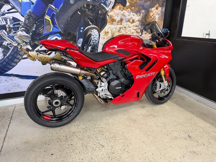 2021 DUCATI SUPERSPORT 950 S RED