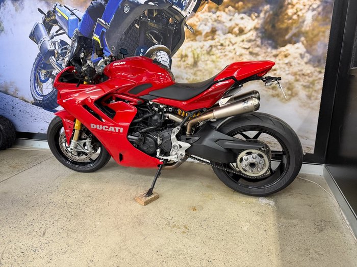 2021 DUCATI SUPERSPORT 950 S RED