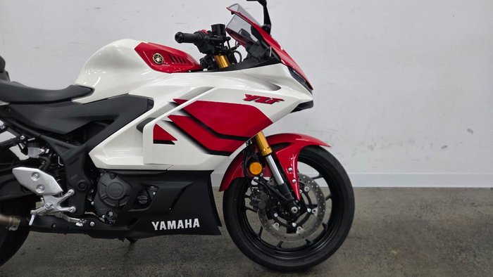 2025 Yamaha YZF-R3 Red