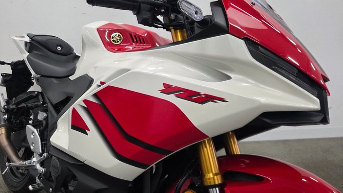 2025 Yamaha YZF-R3 Red