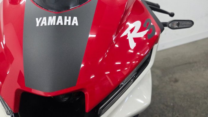 2025 Yamaha YZF-R3 Red