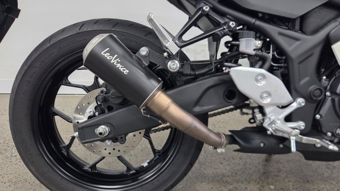 2025 Yamaha YZF-R3 Red