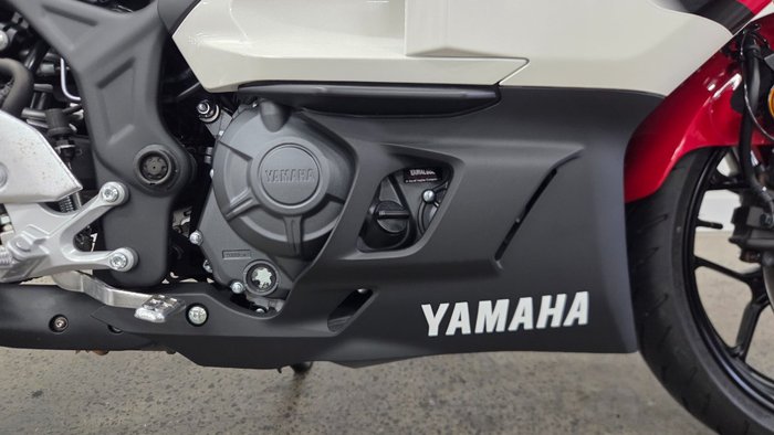 2025 Yamaha YZF-R3 Red