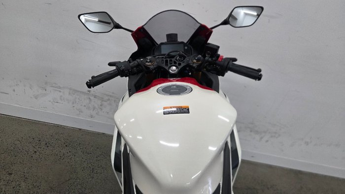 2025 Yamaha YZF-R3 Red