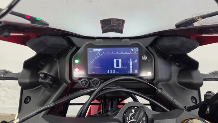 2025 Yamaha YZF-R3 Red