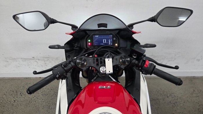2025 Yamaha YZF-R3 Red