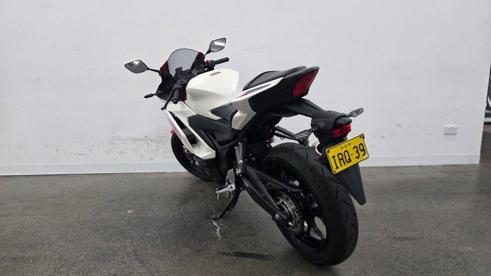 2025 Yamaha YZF-R3 Red
