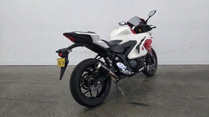2025 Yamaha YZF-R3 Red