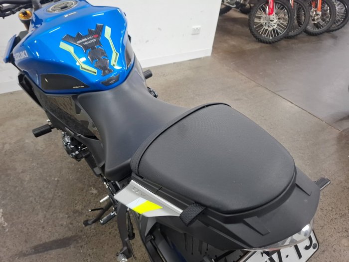 2022 Suzuki GSX-S1000 Blue