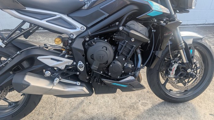 2025 Triumph STREET TRIPLE RS Black