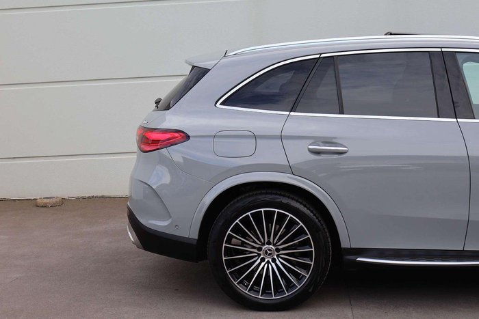 2025 Mercedes-Benz GLC-Class GLC300