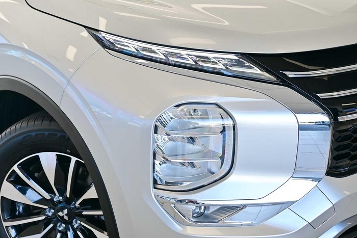 2025 Mitsubishi Outlander LS