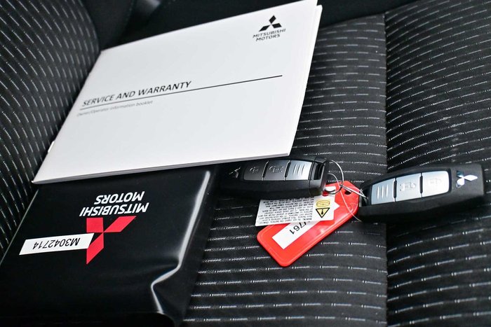 2025 Mitsubishi Outlander LS