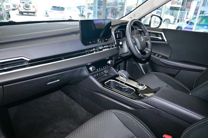 2025 Mitsubishi Outlander LS
