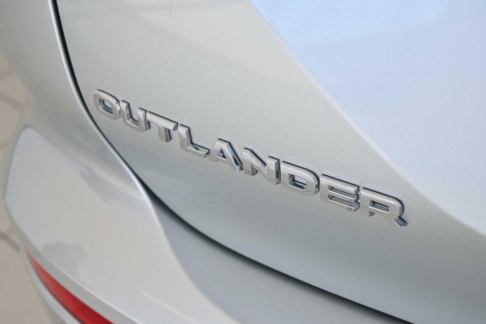 2025 Mitsubishi Outlander LS
