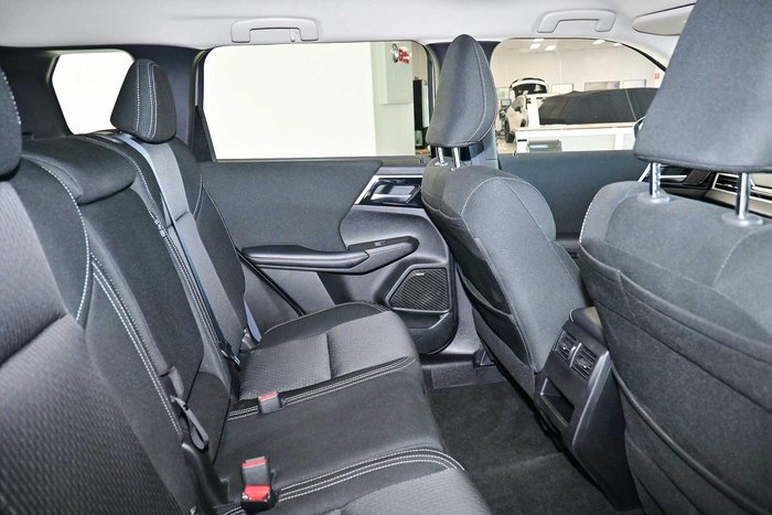 2025 Mitsubishi Outlander LS