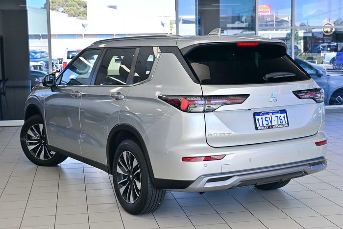 2025 Mitsubishi Outlander LS