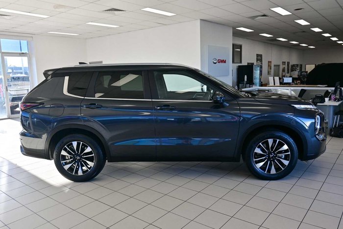 2025 Mitsubishi Outlander LS