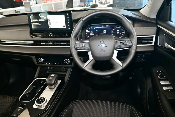 2025 Mitsubishi Outlander LS