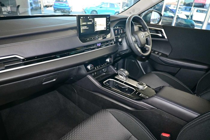 2025 Mitsubishi Outlander LS