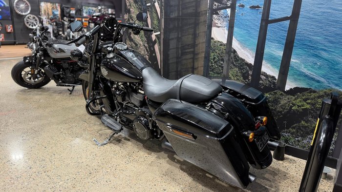 2025 Harley-Davidson Road King Special 114 (FLHRXS) Touring Black