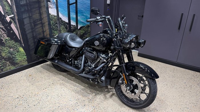 2025 Harley-Davidson Road King Special 114 (FLHRXS) Touring Black