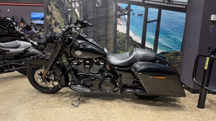 2025 Harley-Davidson Road King Special 114 (FLHRXS) Touring Black
