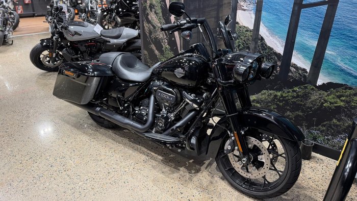 2025 Harley-Davidson Road King Special 114 (FLHRXS) Touring Black