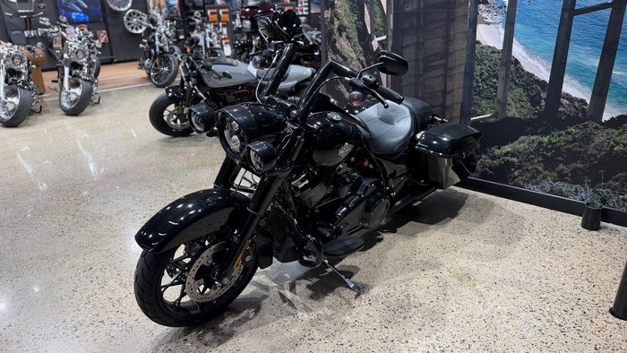 2025 Harley-Davidson Road King Special 114 (FLHRXS) Touring Black