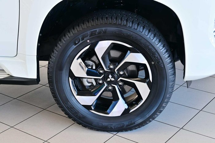2025 Mitsubishi Pajero Sport GLS