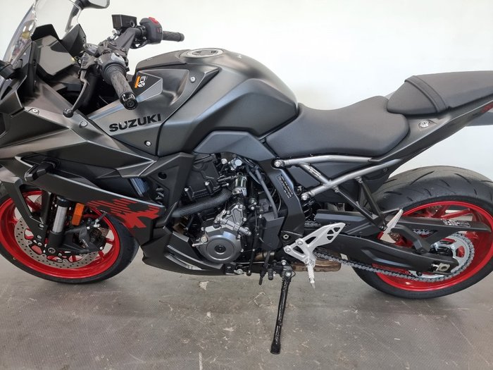 2026 Suzuki GSX-8R (GSX800FRQ) Black