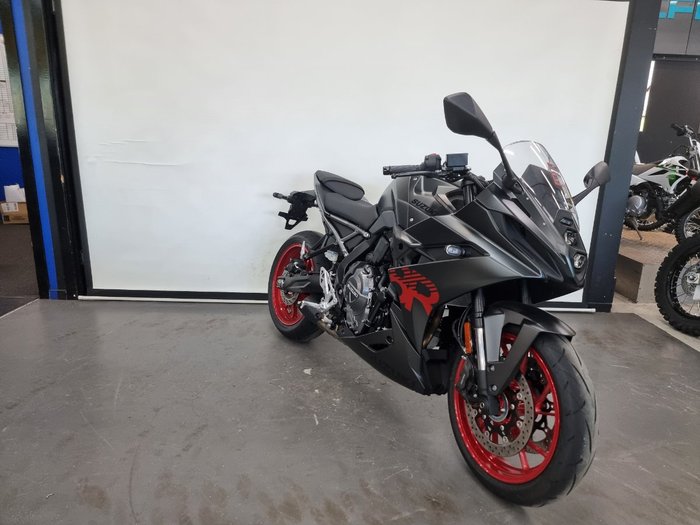 2026 Suzuki GSX-8R (GSX800FRQ) Black