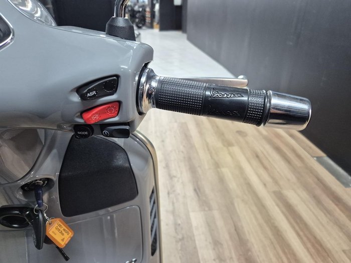 2022 VESPA GTS 300 SUPER SPORT Grey