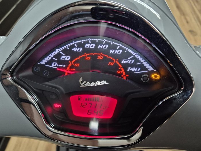 2022 VESPA GTS 300 SUPER SPORT Grey