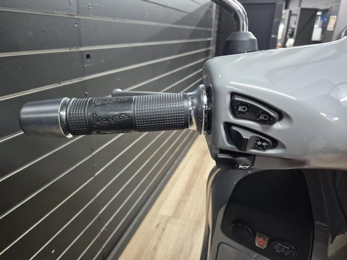 2022 VESPA GTS 300 SUPER SPORT Grey