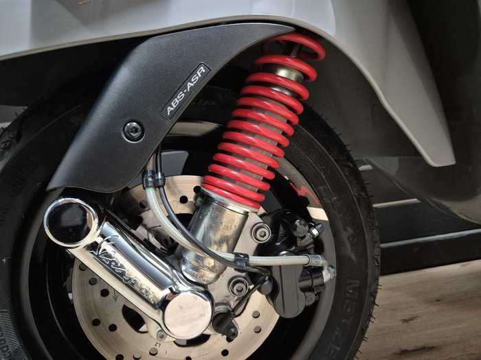 2022 VESPA GTS 300 SUPER SPORT Grey