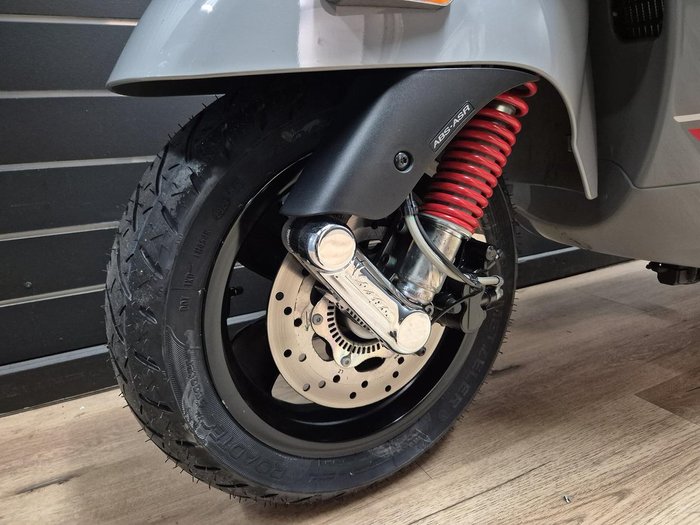 2022 VESPA GTS 300 SUPER SPORT Grey