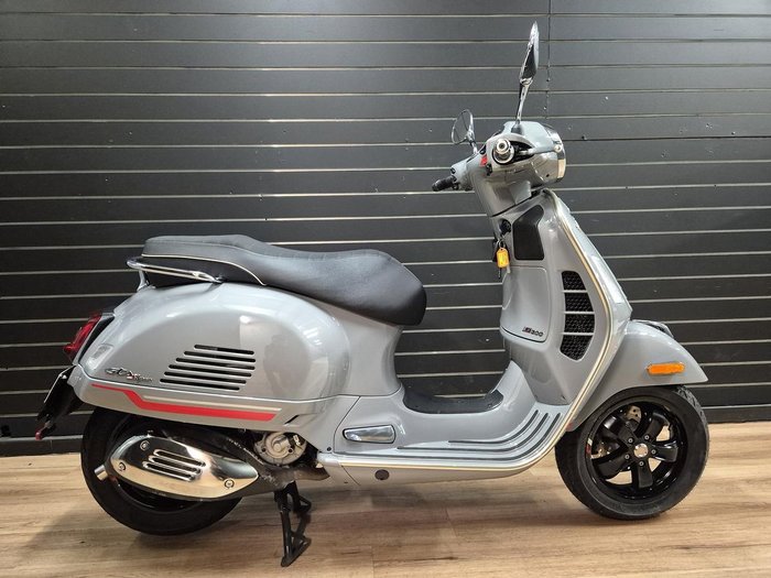 2022 VESPA GTS 300 SUPER SPORT Grey