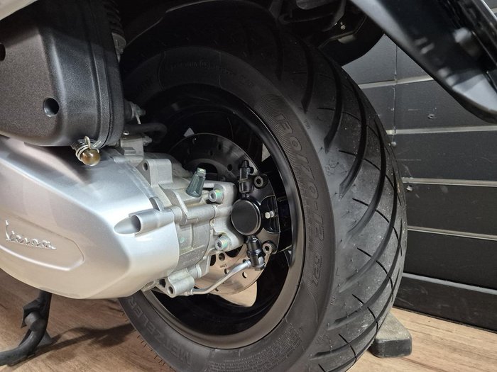 2022 VESPA GTS 300 SUPER SPORT Grey