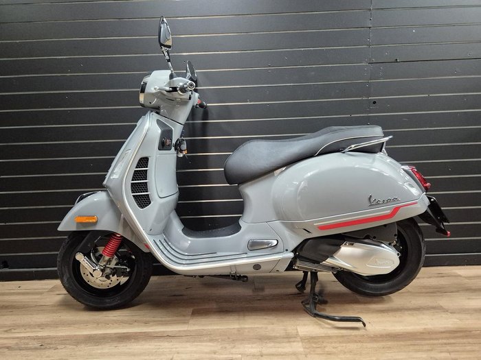 2022 VESPA GTS 300 SUPER SPORT Grey