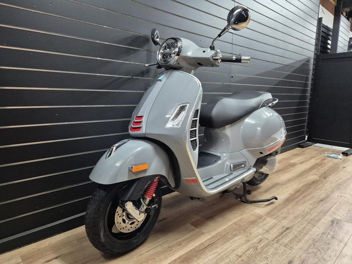 2022 VESPA GTS 300 SUPER SPORT Grey