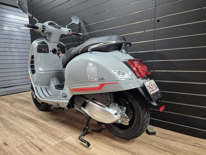 2022 VESPA GTS 300 SUPER SPORT Grey